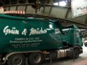 Container LKW blieb an Bruecke haengen Koeln Deutz Deutz Muelheimerstr P20